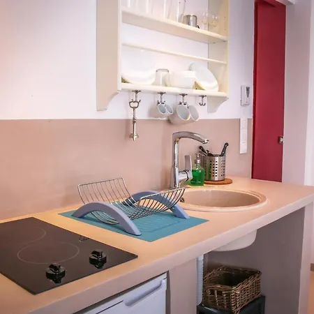 Отель Anemomiloi 3*