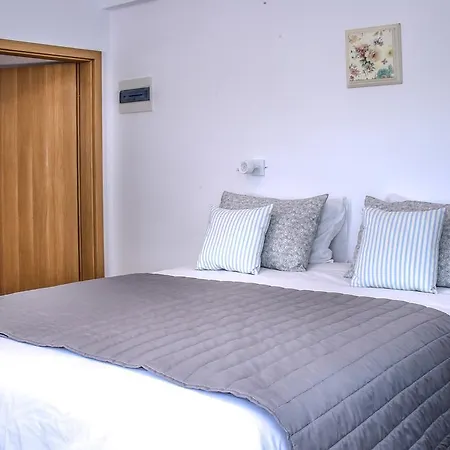 Отель Anemomiloi